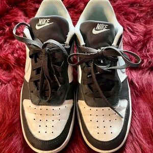 Nike sneakers big boys size 7